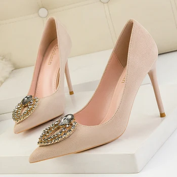 Модные женские туфли-лодочки с большим кристаллом на мелкой подошве 2023, осенние модельные туфли из цельного Флока на высоком каблуке, женская офисная обувь с заостренной бриллиантовой пряжкой